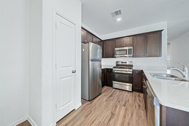 Building Photo - 13601 Mussel Rn