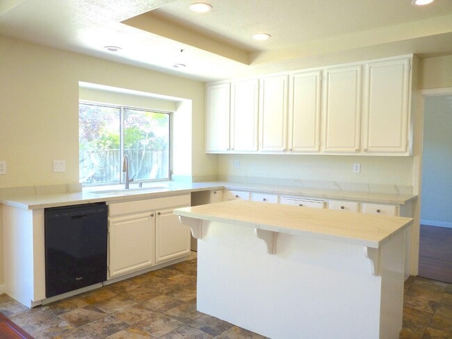 Building Photo - 703 Bahama Ln