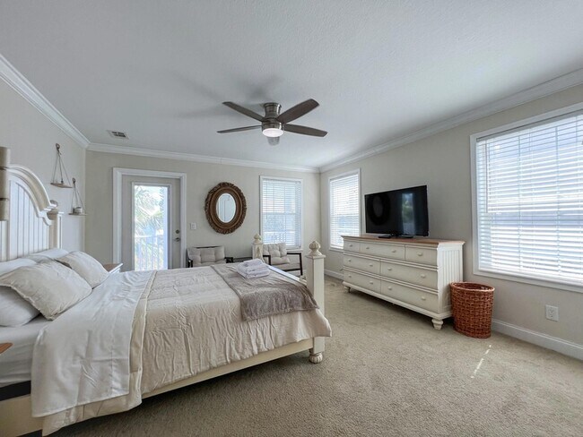 Building Photo - 37 Palm Dr