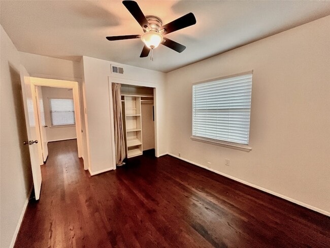 Building Photo - 421 Jolee St