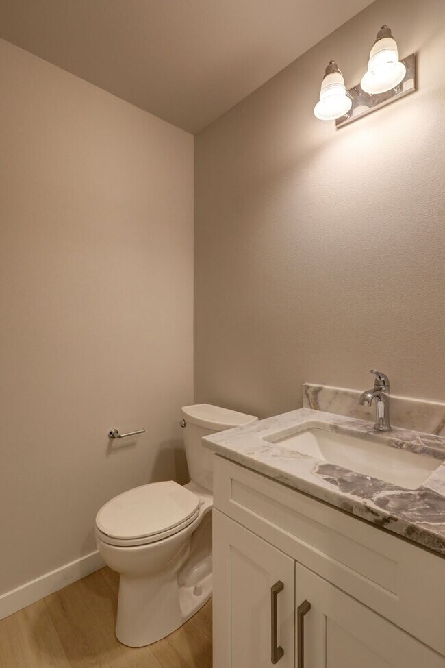 Building Photo - Beautiful 3bd, 2.5ba Home in Klahanie Available!