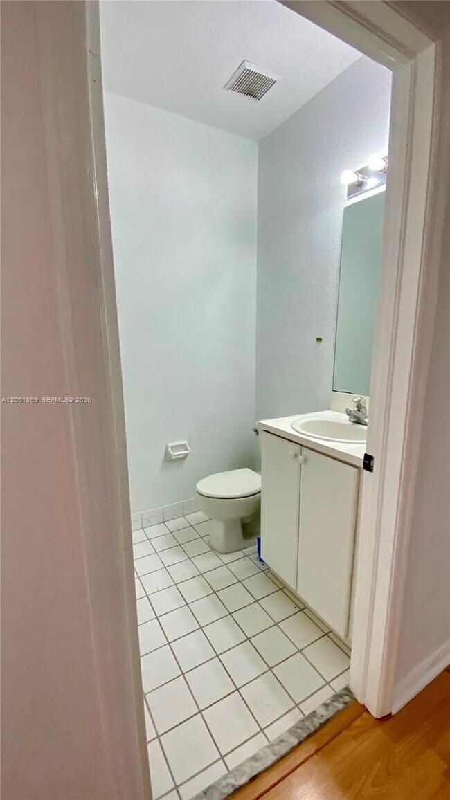 Building Photo - 8261 NW 107 Ct