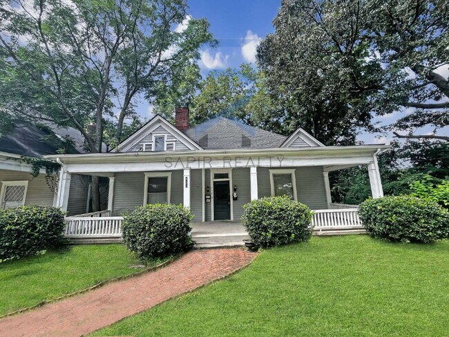 Primary Photo - Move in before October 31st and get a $250...