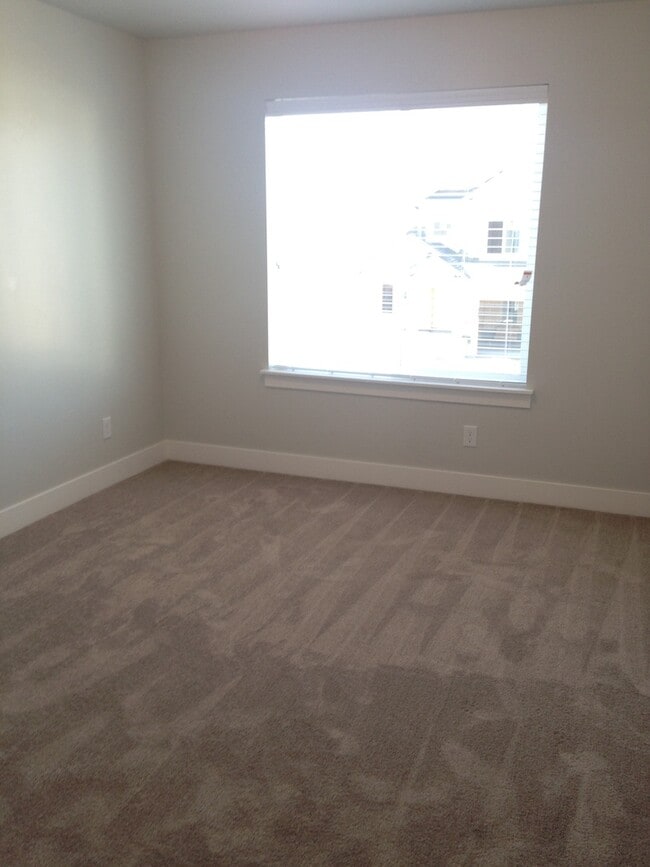 Building Photo - Beautiful Modern Home in Lehi w attached 2 car garage!