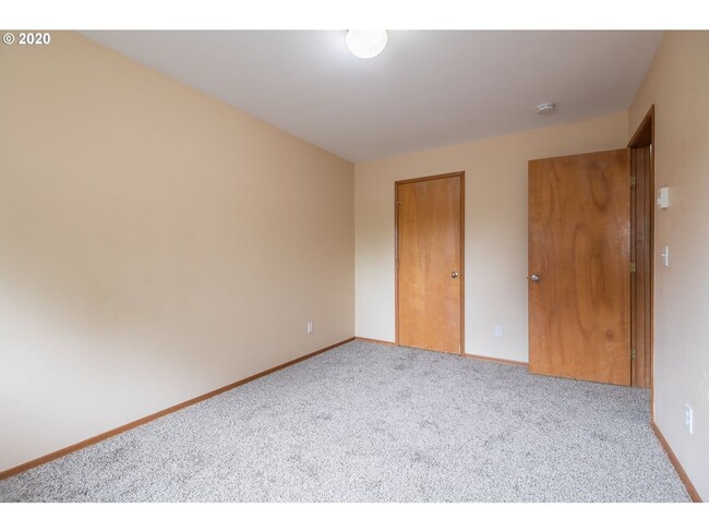 Building Photo - Great Condo in NE Portland - Irvington!