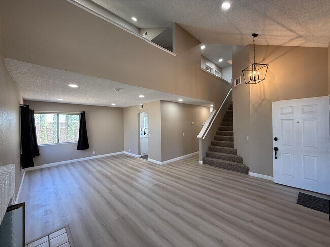 Building Photo - 317 Camino Real Ave