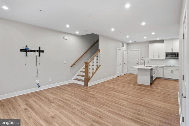 Building Photo - 1704 Bandit Loop