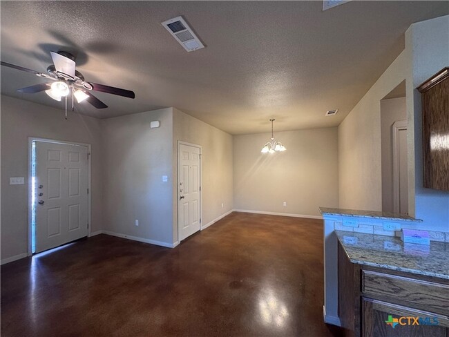 Building Photo - 1523 Aztec Trce