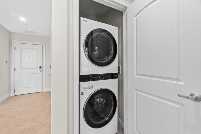 Building Photo - 701 S Olive Ave