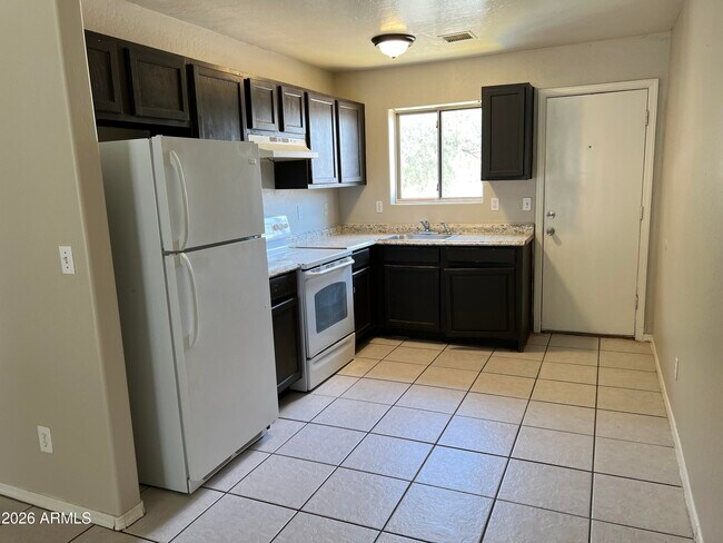 Building Photo - 4015 N Estrella Rd