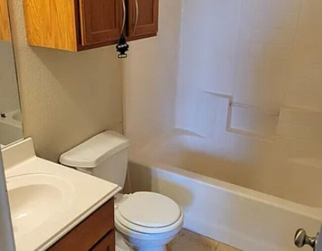 Building Photo - IMMEDIATE MOVE IN! Great 4 Bedroom 4 Bathroom Home