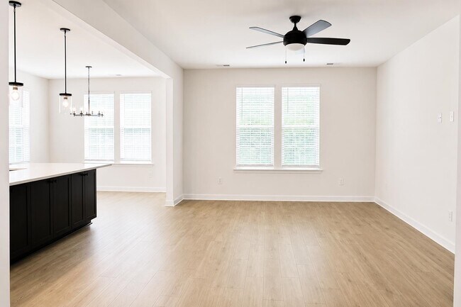 Building Photo - 6265 Zoe Wy