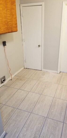 Building Photo - 4808 S Westhaven Dr