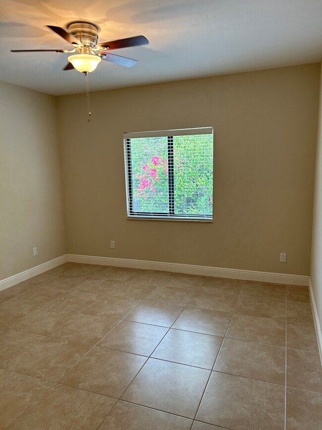 Building Photo - 4412 Vanda Dr