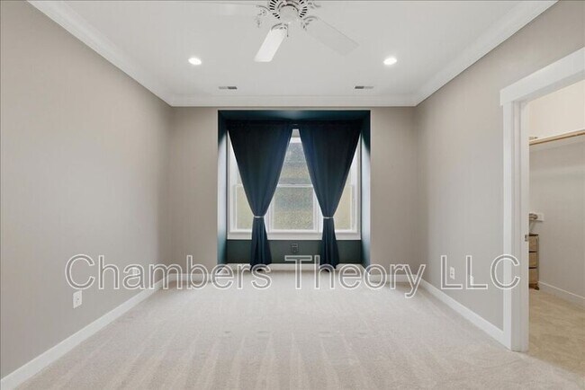 Building Photo - 2735 Linden Ln