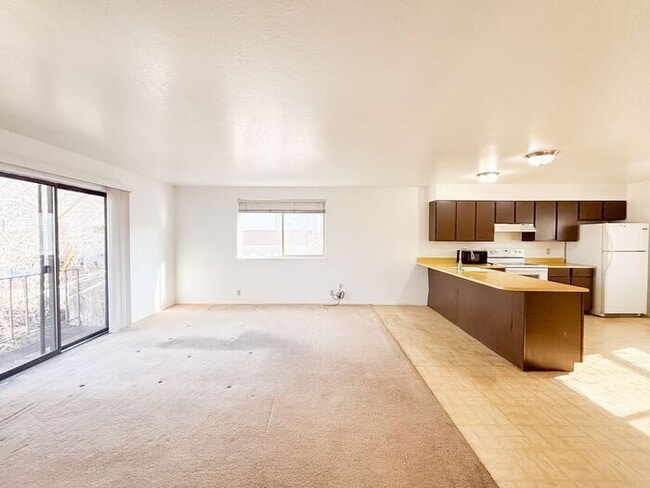 Building Photo - Cozy 2BR 1BA Home w/ Fireplace + 1 Car Garage + Fenced Yard in Sugar House