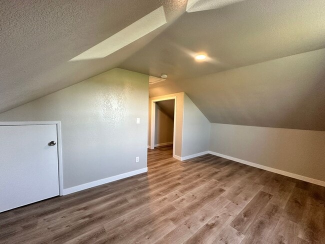 Building Photo - $500 Off March 2026 Rent!