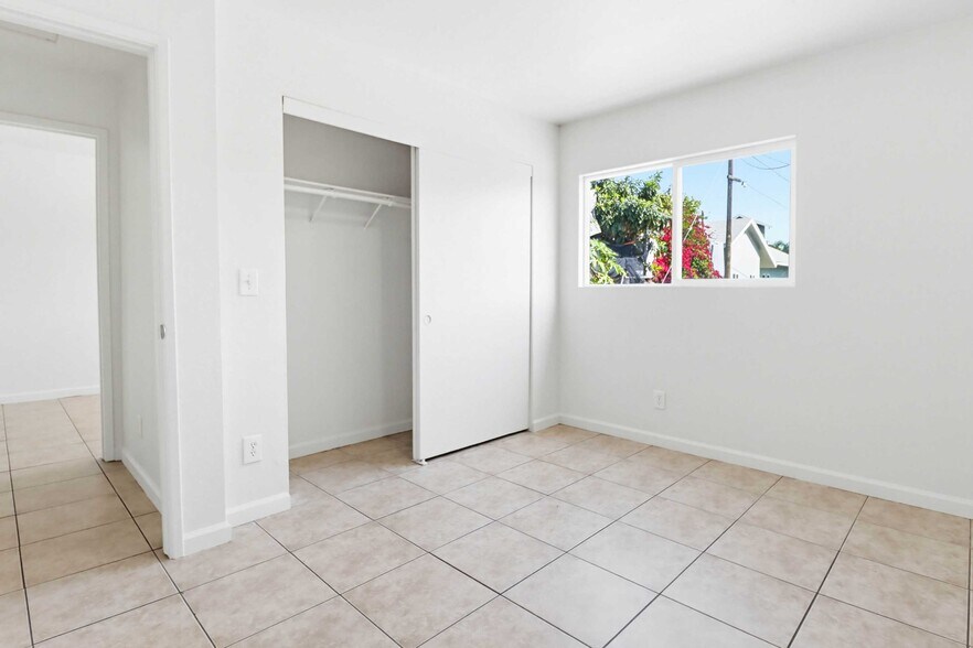 Building Photo - 856 S Gregory St