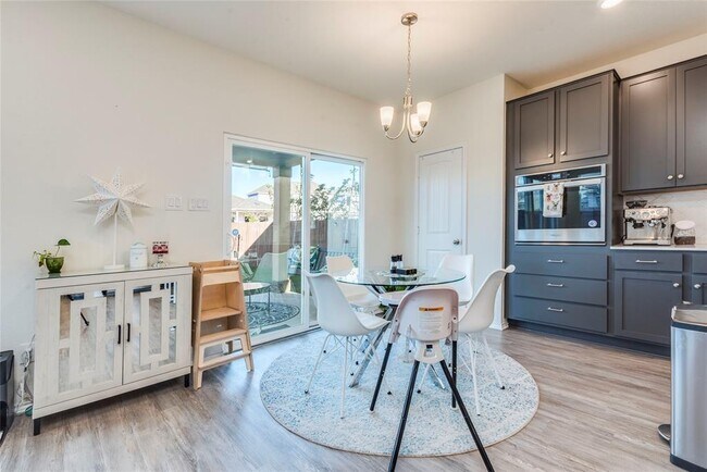 Building Photo - 17404 Crazy Arm Rd