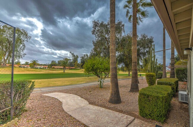 Building Photo - Perfect home for enjoying your winter in Arizona.  2 bed 2 bath on the 14th fairway of Heron Lake...