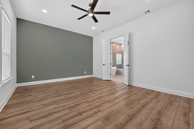 Building Photo - 508 Pinnacle View Dr