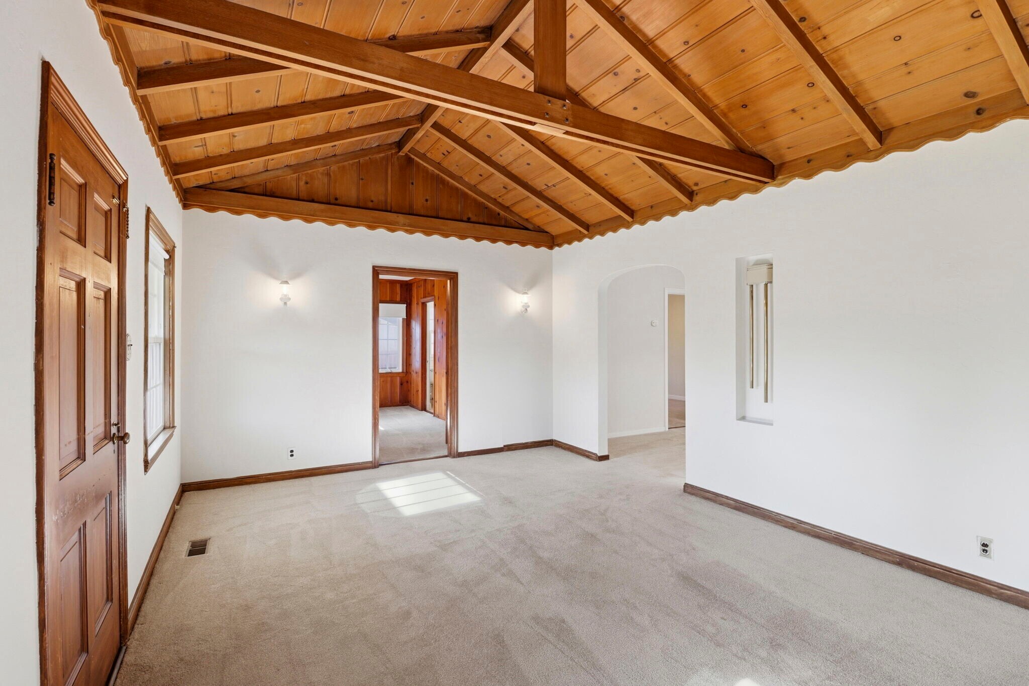 Building Photo - 740 Laurel Ave