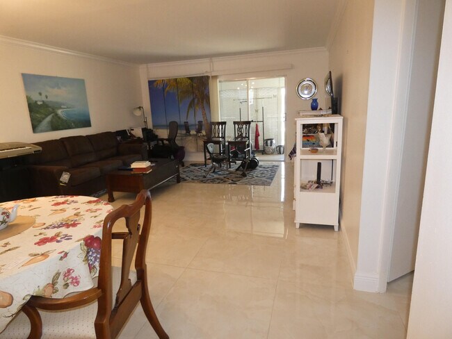 Building Photo - 18081 SE Country Club Dr
