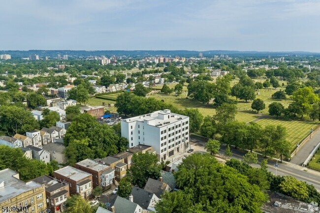 Building Photo - 448 S Orange Ave