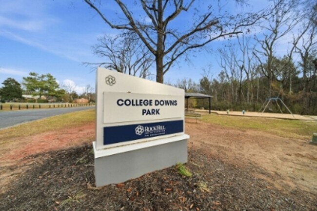 Building Photo - 3 Bedroom 1 Bath Home - Recently Refreshed