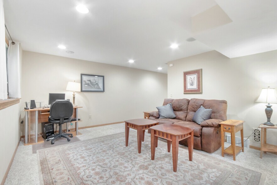 Building Photo - 7126 New Washburn Way
