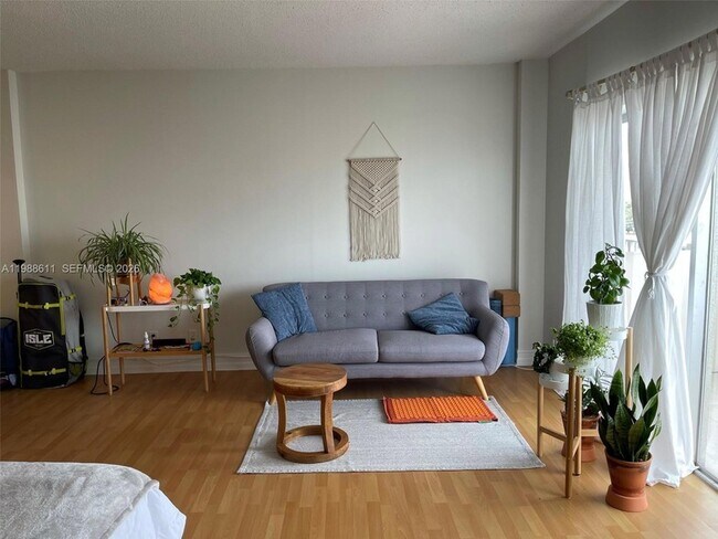 Building Photo - 1455 N Treasure Dr