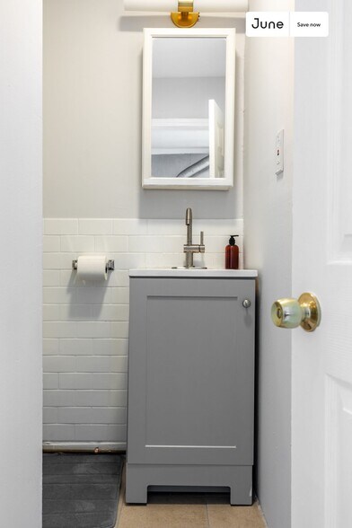 Building Photo - 102 Tyler St