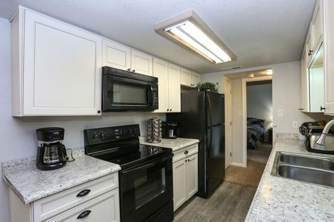 Building Photo - 2 bed, 2 bath in Breckenridge! Winter seas...