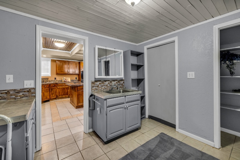 Building Photo - 6401 S 86th E Ave