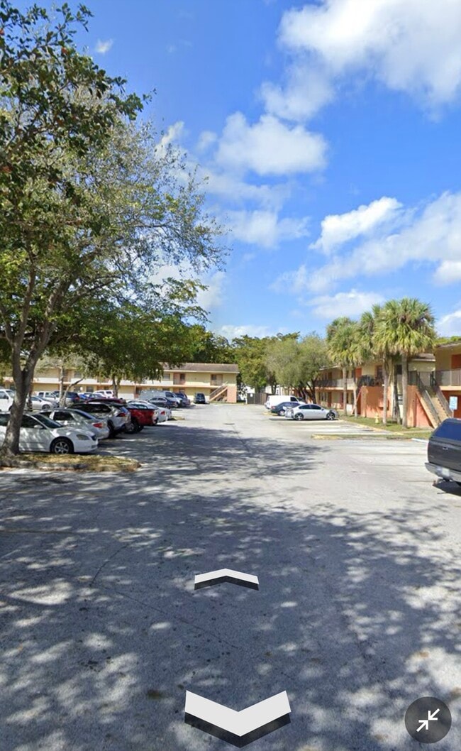 Building Photo - 4207 Lakeside Dr