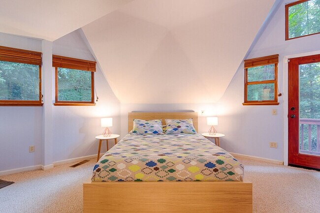 Building Photo - 1785 Austin Creek Rd