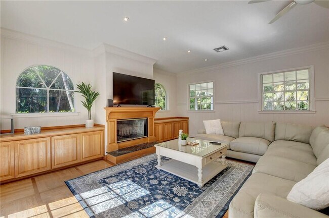 Building Photo - 302 NW 11th St