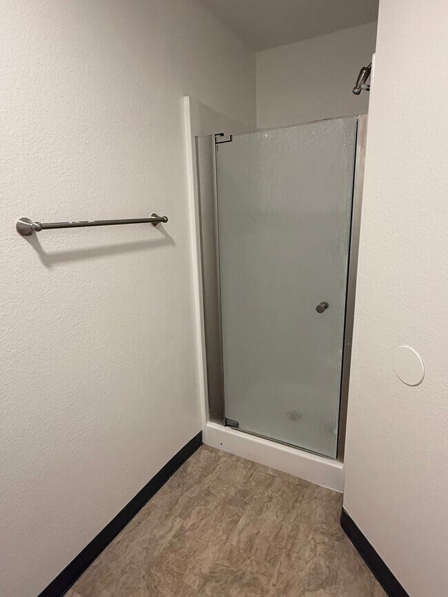 Building Photo - West Anchorage| END UNIT | 3BR 2.5BA | Gar...
