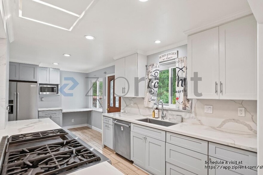 Building Photo - 4847 Stacy St