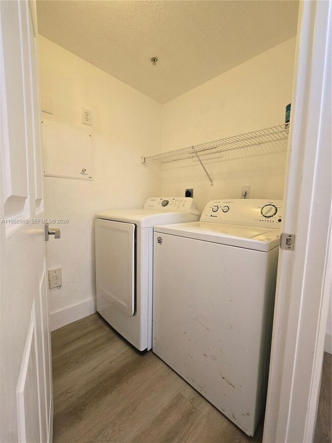 Building Photo - 2564 Centergate Dr