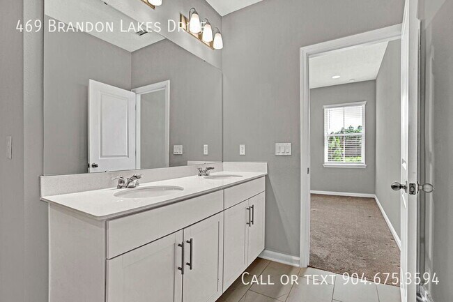 Building Photo - 469 Brandon Lks Dr