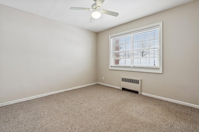 Building Photo - 6A W Roselle Ave