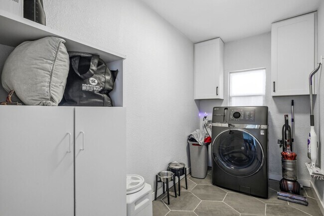 Building Photo - 2837 S Hills Ave