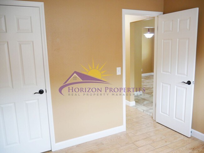 Building Photo - Remodeled 3 Bed 1 Bath 900sqft home in West Sacramento
