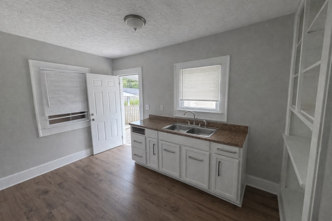 Building Photo - 611-613 N Colorado Ave