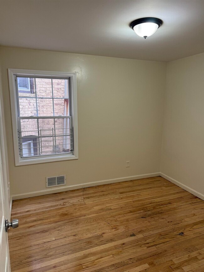 Building Photo - 189 Myrtle Ave