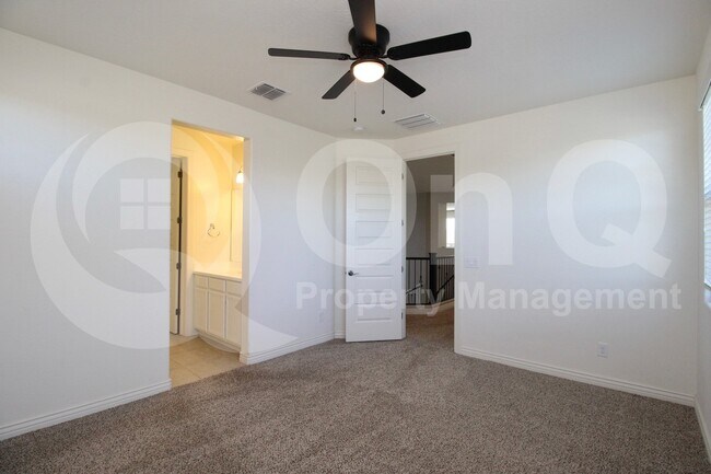 Building Photo - 4247 E Comstock Dr