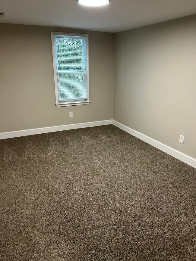 Building Photo - 416 Ross St