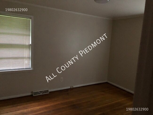 Building Photo - 1925 Kennesaw Dr