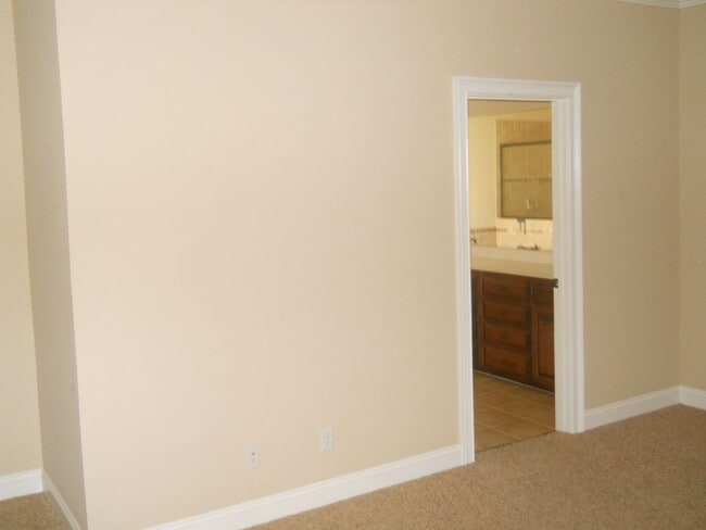 Building Photo - Great home in the city in the Vineyards S/D!